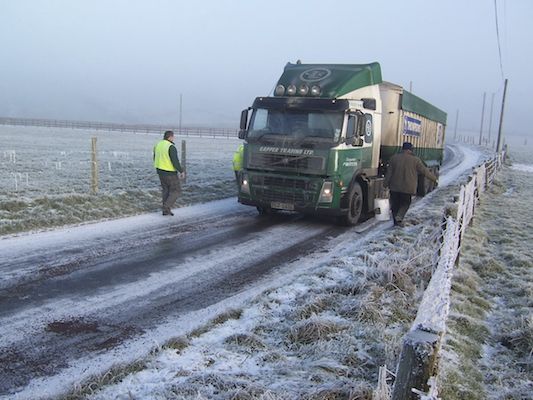 Gritting to help a Capper Lorry on it's way Gritting to help a Capper Lorry on it's way